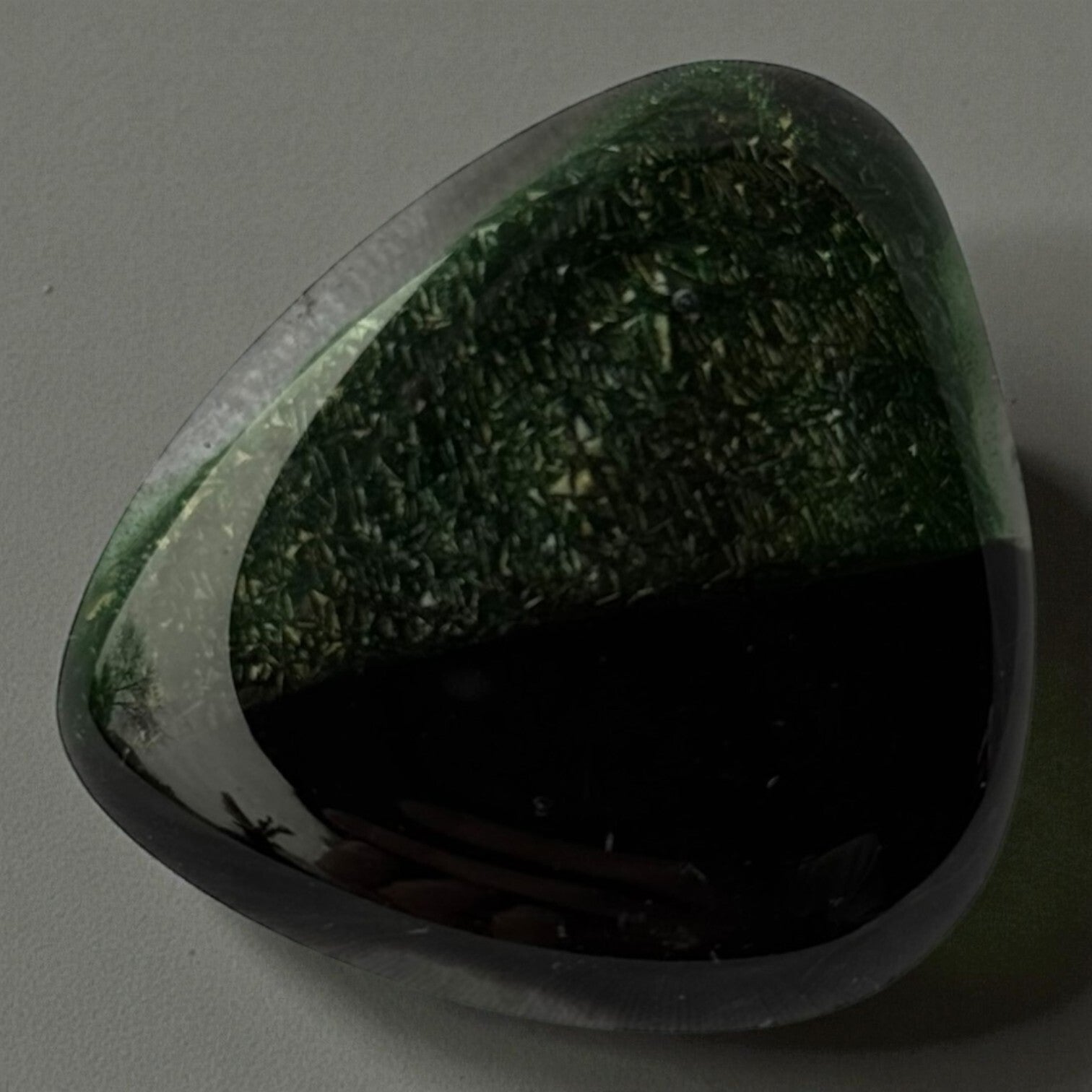 Vintage Groen Resin Broche – Abstract