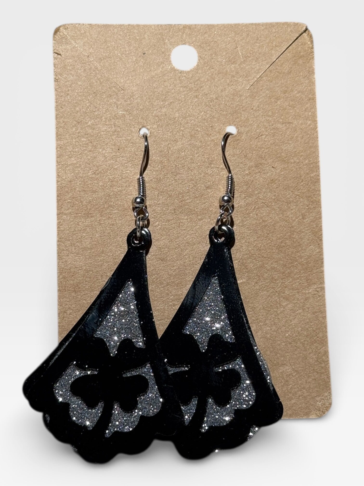 Zwart-Zilveren Oorbellen met Glitterdetail