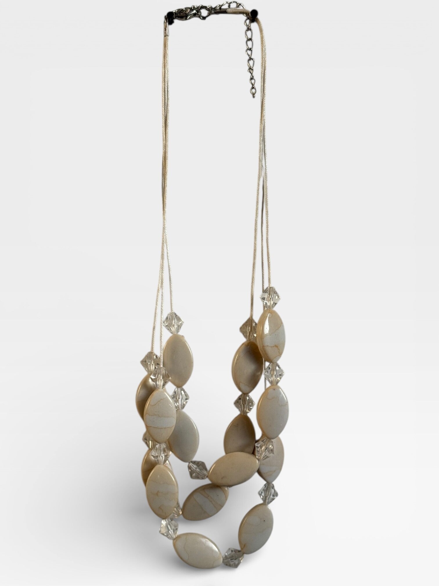 Meerlaagse kralenketting met natuursteenlook