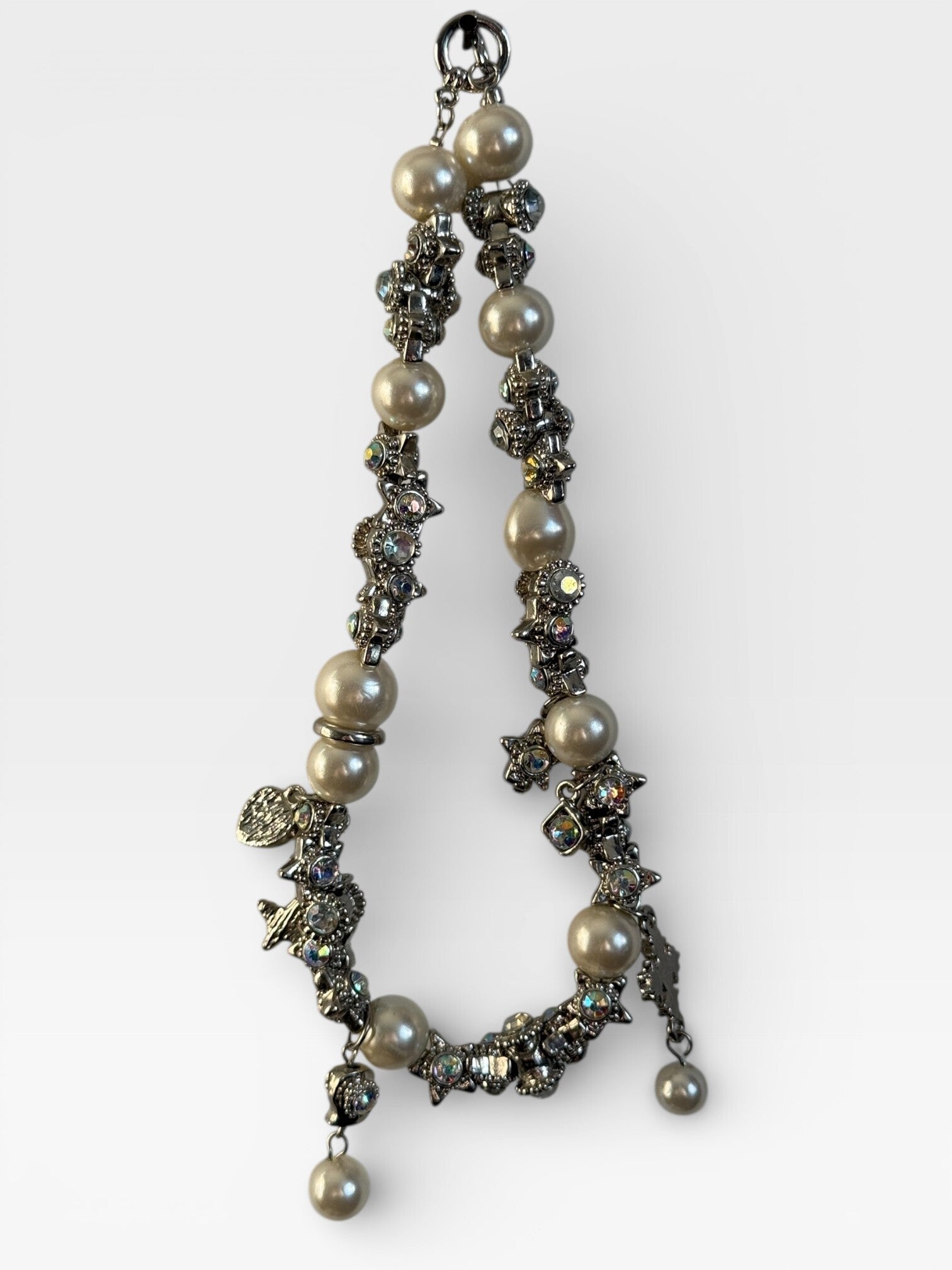 Sierlijke kralenketting met parel- en strassdetails