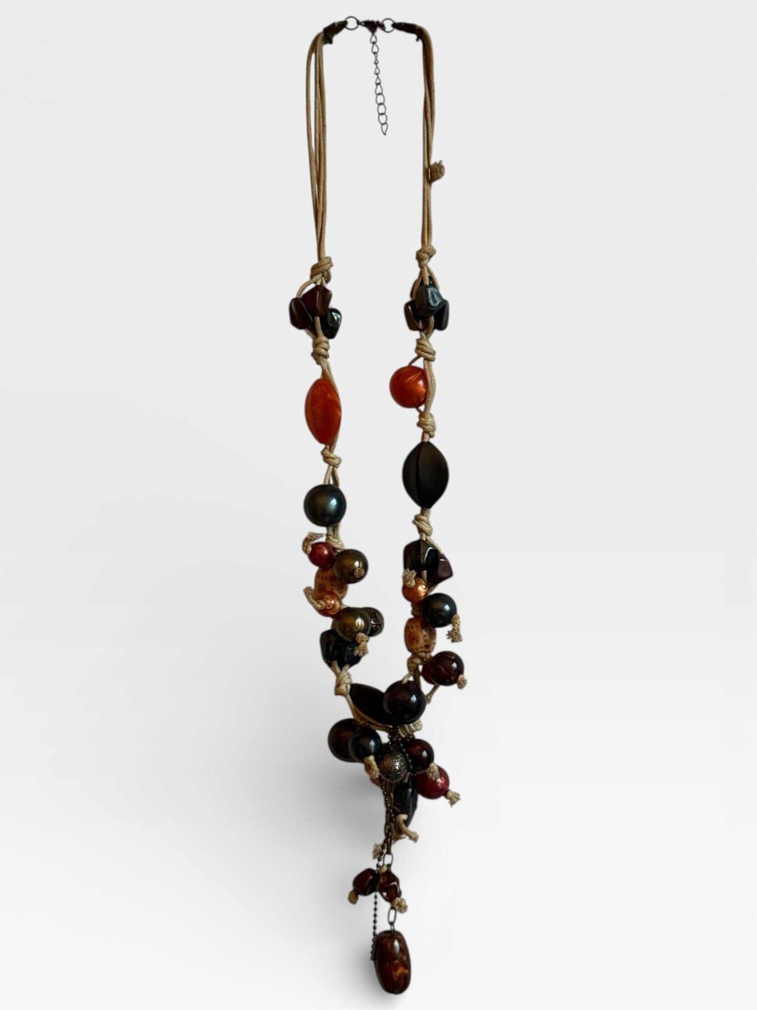 Boho ketting met koord en kralen – natuurlijke vintage uitstraling