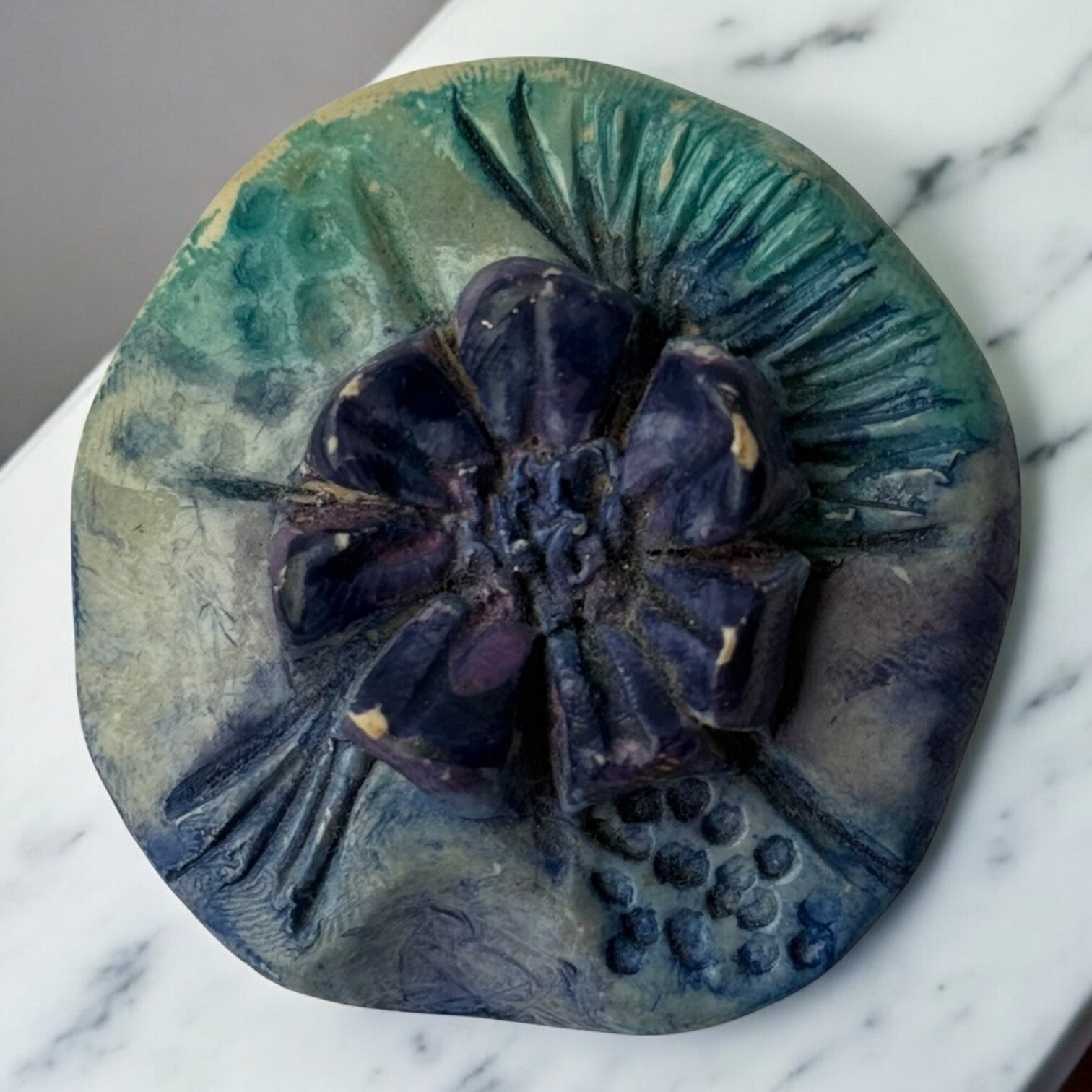 Vintage Broche – Handgemaakt Bloemenreliëf