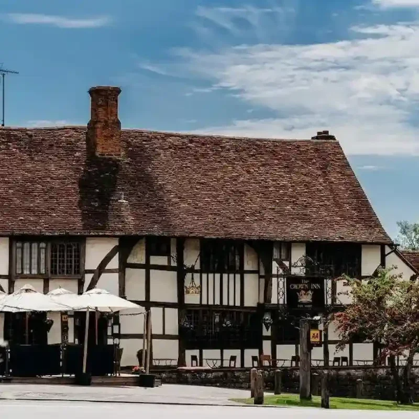 Chiddingfold village landmark – Dependable taxi service for local trips, airport transfers, and pub visits