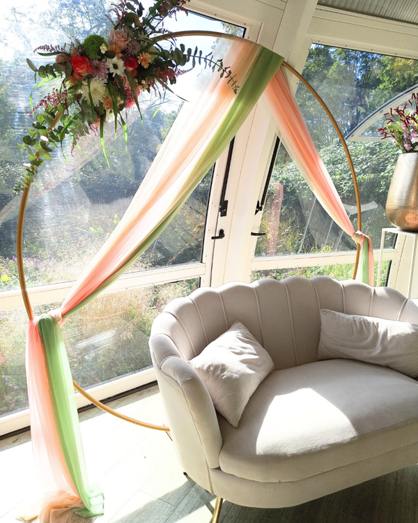 Gouden metalen ronde backdrop