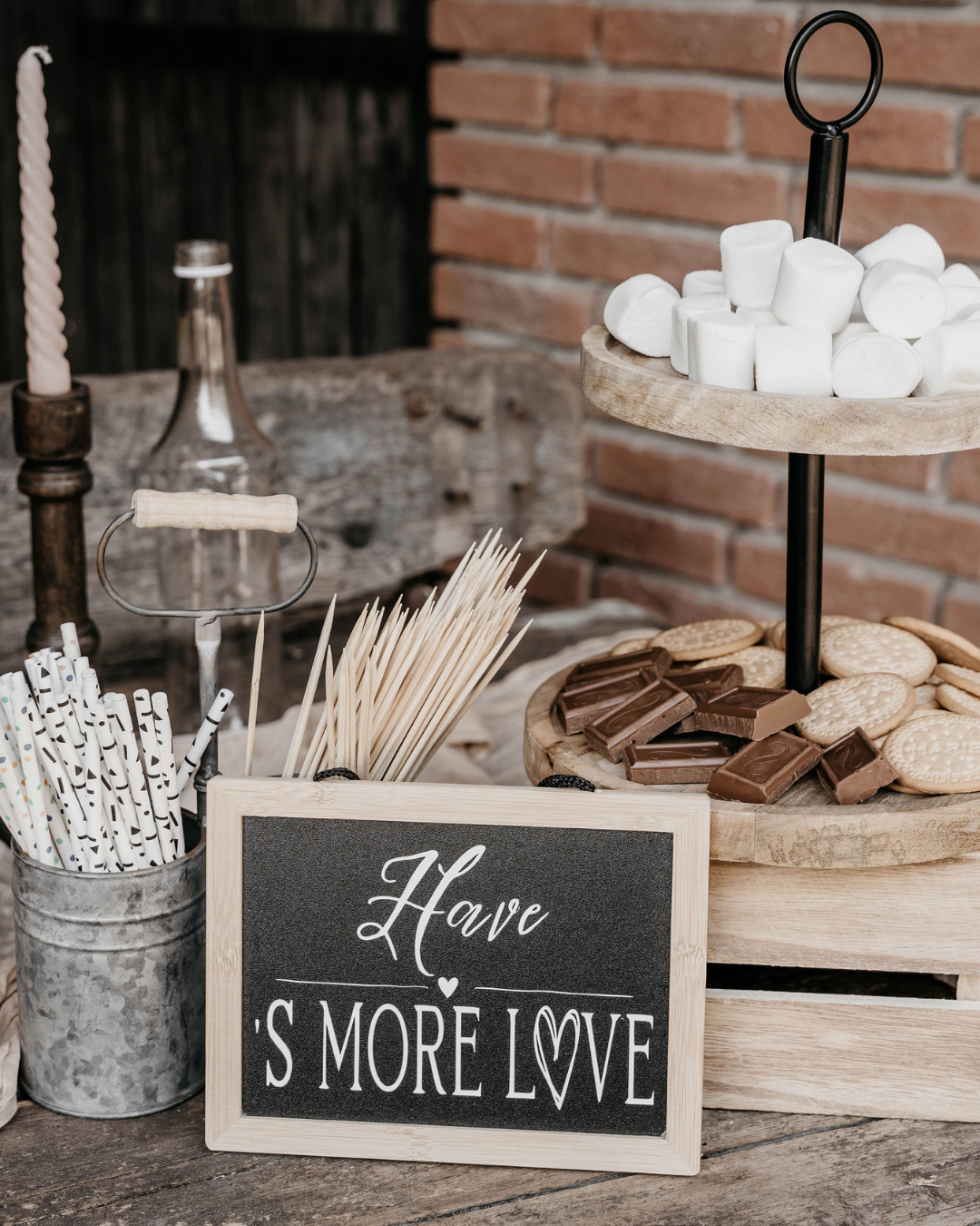 Houten krijtbordje "Have 's More love"