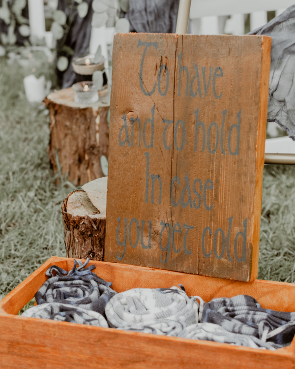 Houten bord: "In case you get cold"