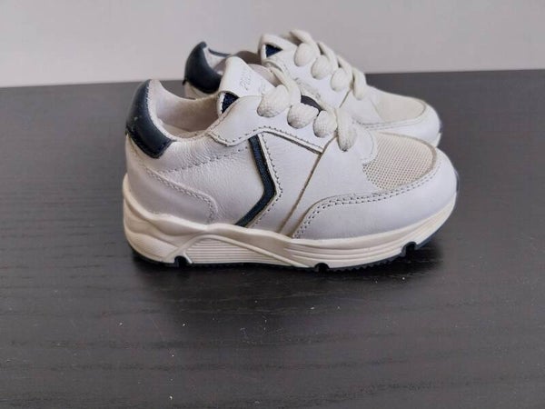 Sneaker/Runner Pinocchio wit/donkerblauw maat 20