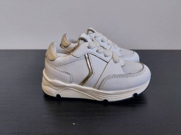 Sneaker/Runner Pinocchio wit/goud maat 20