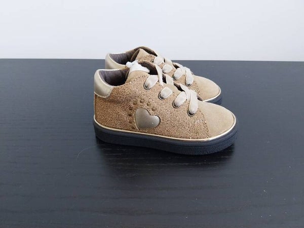 Sneaker Pinocchio goud/brons met hartje maat 21