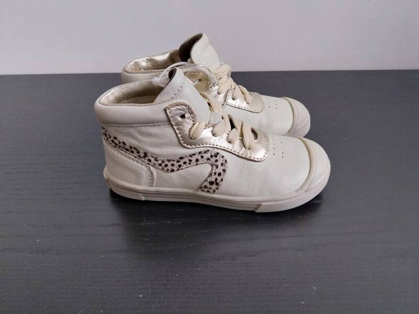 Sneaker creme/goud/panter maat 24