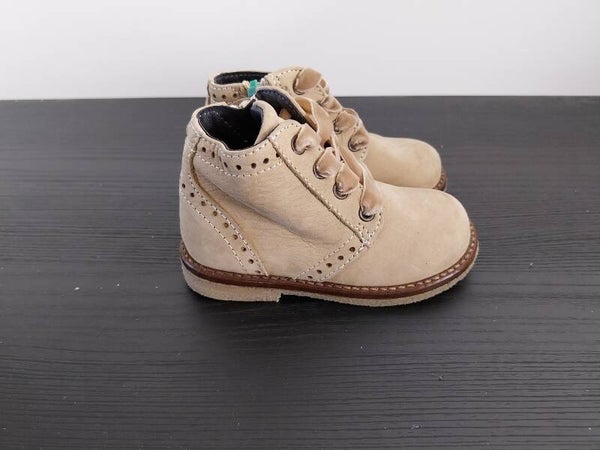 Bootie Pinocchio beige maat 20