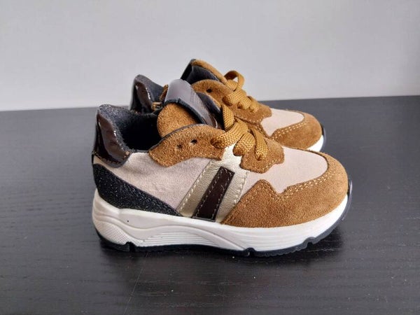 Sneaker Pinocchio cognac met glitters Maat 20