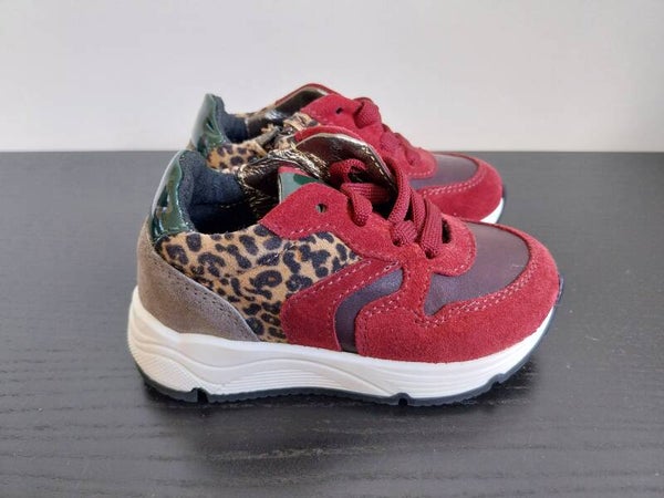 Sneaker Pinocchio bordeauxrood panterprint Maat 20
