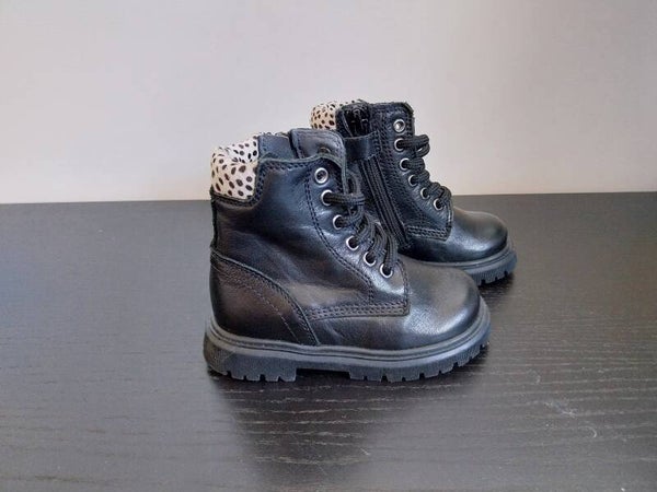 Bootie Pinocchio zwart met klein panterprintje maat 20 NIEUW