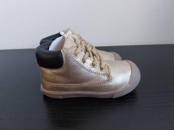 Schoenen goudkleur leer gevoerd