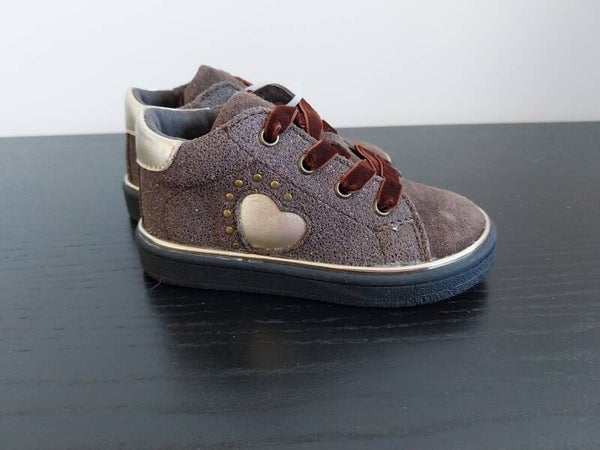 Sneaker Pinocchio donkerbruin met gouden hartje Maat 21