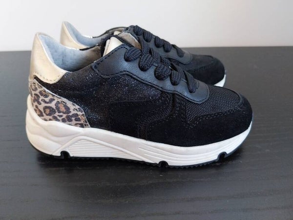Sneaker/runner Pinocchio zwart glitters en panterprint Maat 24