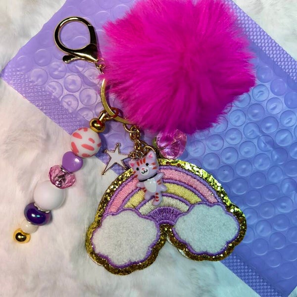 Magic Meow – sleutelhanger met regenboog, katje & fluffy pompon