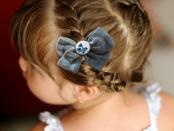 La barrette Alma,  double gaz de coton vert tilleul, faïence de Longwy recyclée, fleurie , accessoire cheveux