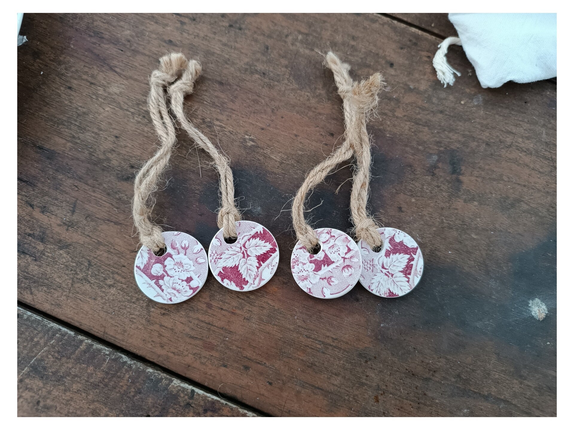 Quatre médaillons Mûrier, faïence terre de fer , Saint Amand Hamage / décoration de table / cadeaux invités