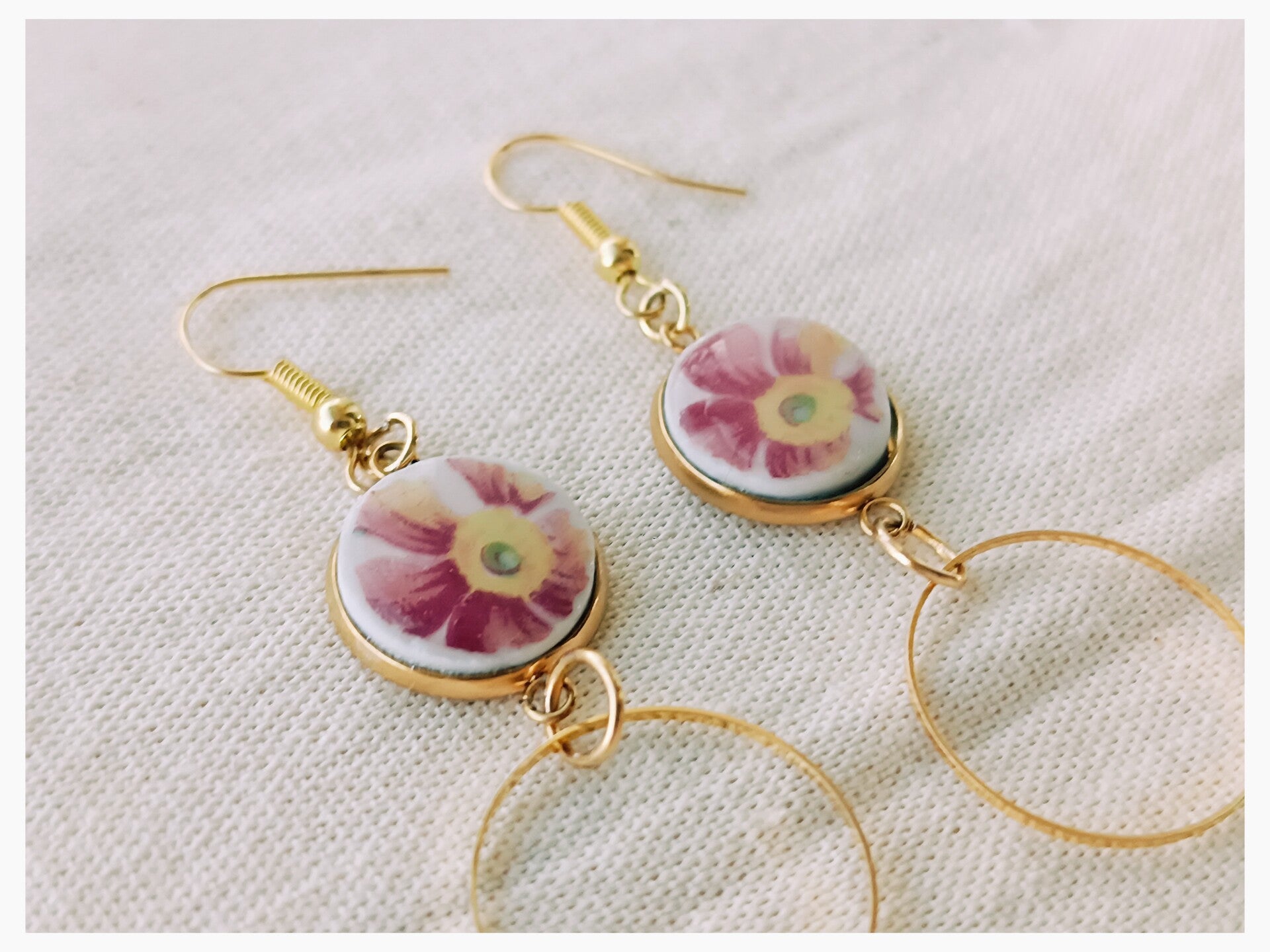 Boucles d'oreilles, Bertille , porcelaine de Limoges fleurie , laiton doré à l'or fin