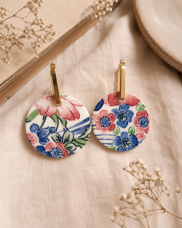 Boucles d’oreilles créoles Marcia – Faïence de Staffordshire polychrome