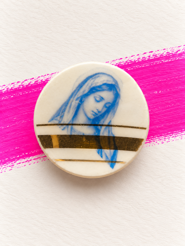 Broche Madone pop , faïence ancienne sérigraphiée