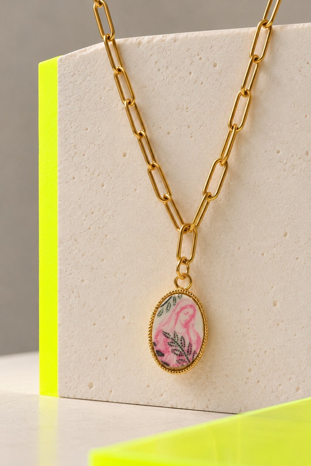Collier MADONE POP – Rose fluo & maille trombone