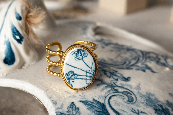 Bague Iris en faïence ancienne de Choisy-le-Roi — Bague ajustable dorée