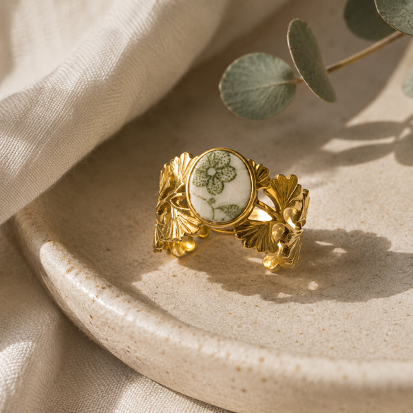 Bague Flora — Faïence de Sarreguemines XIXe & feuilles de ginkgo dorées