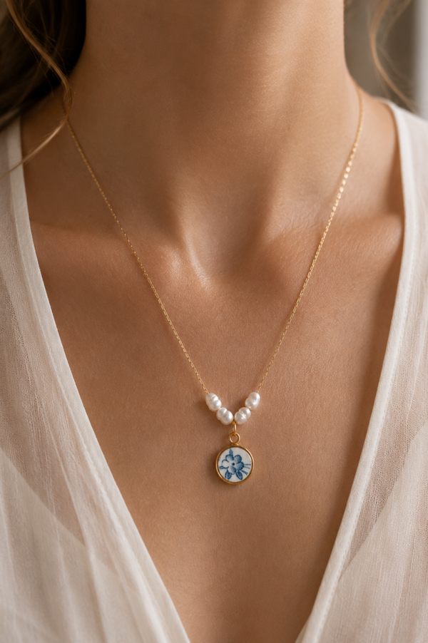 Collier Cléo — Faïence de Saint-Amand vers 1920 & perles d’eau douce