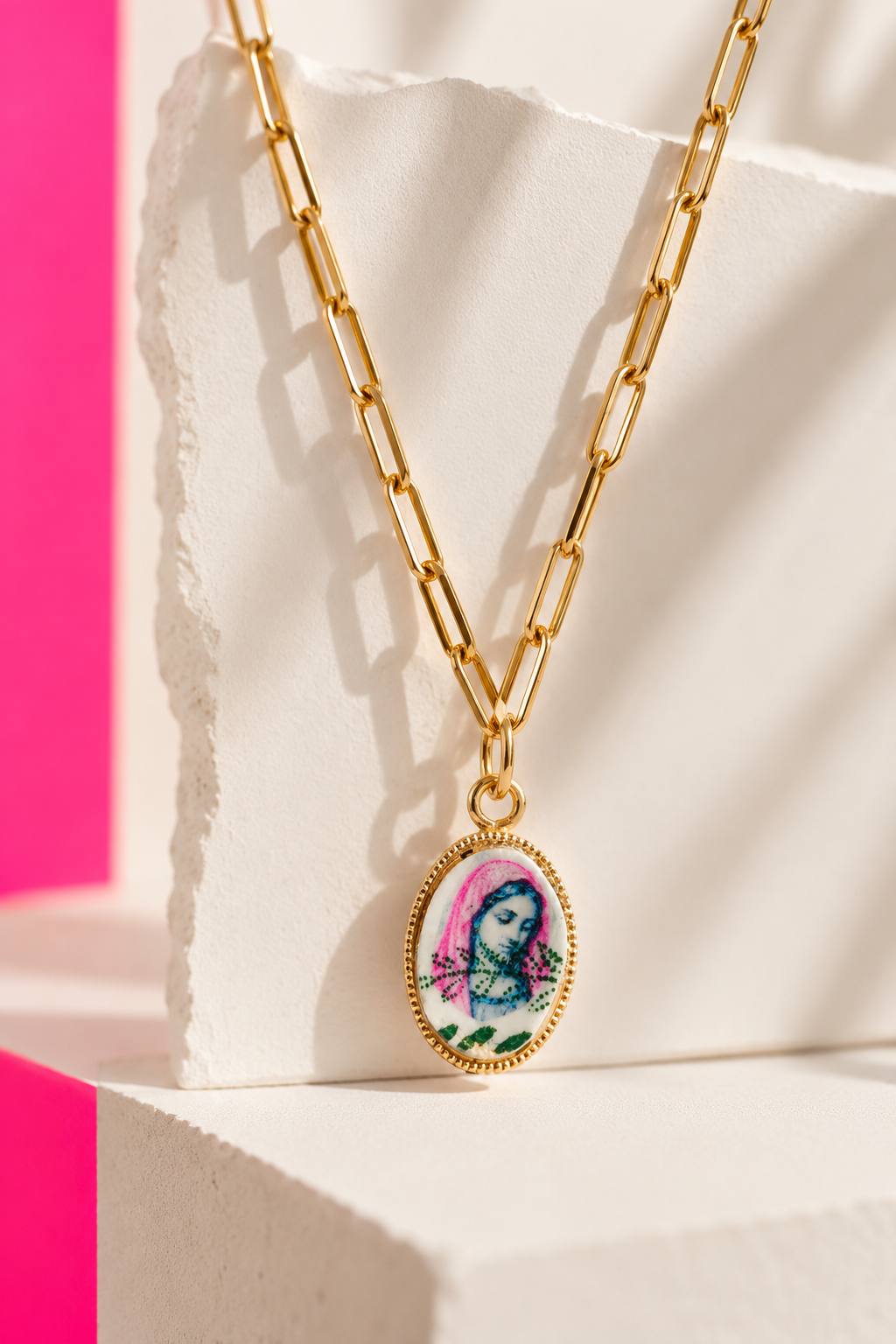 Collier Madone Pop – Rose & bleu, maille trombone