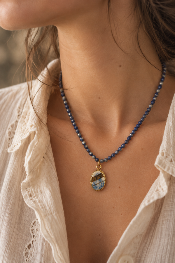 Collier MADONE POP – Lapis-lazuli & faïence ancienne