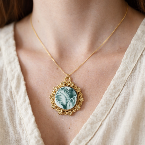 Collier Ondine , faïence de Péxonne, acier inoxydable doré