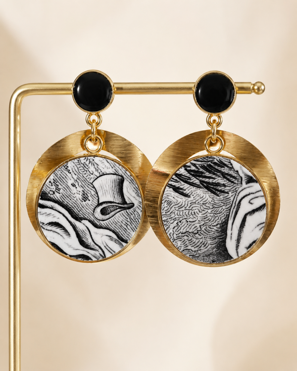 Boucles d’oreilles Alise en faïence de Gien noire et blanche – Bijou upcyclé fin XIXe