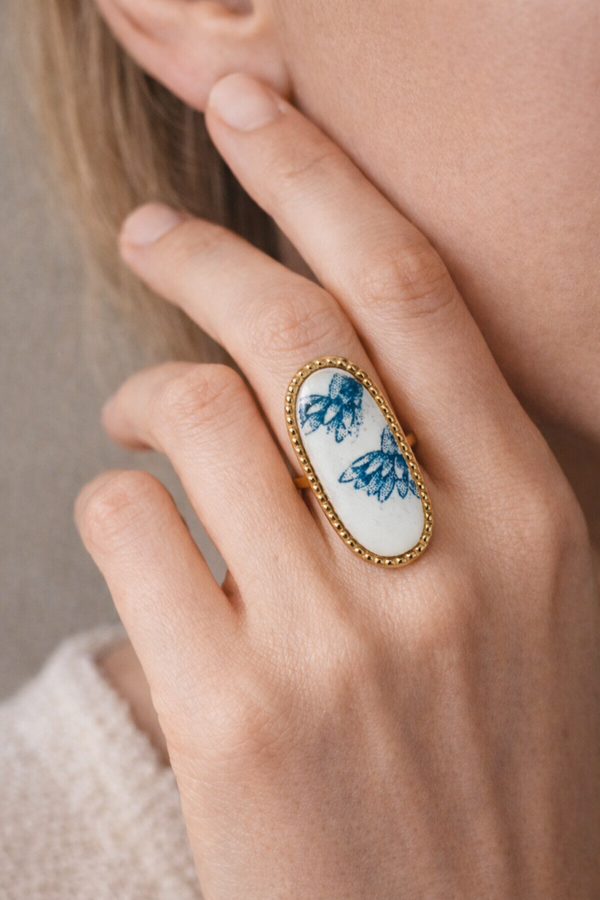 Bague Esmé – Faïence ancienne de Saint-Amand | Bague ajustable en acier inoxydable doré