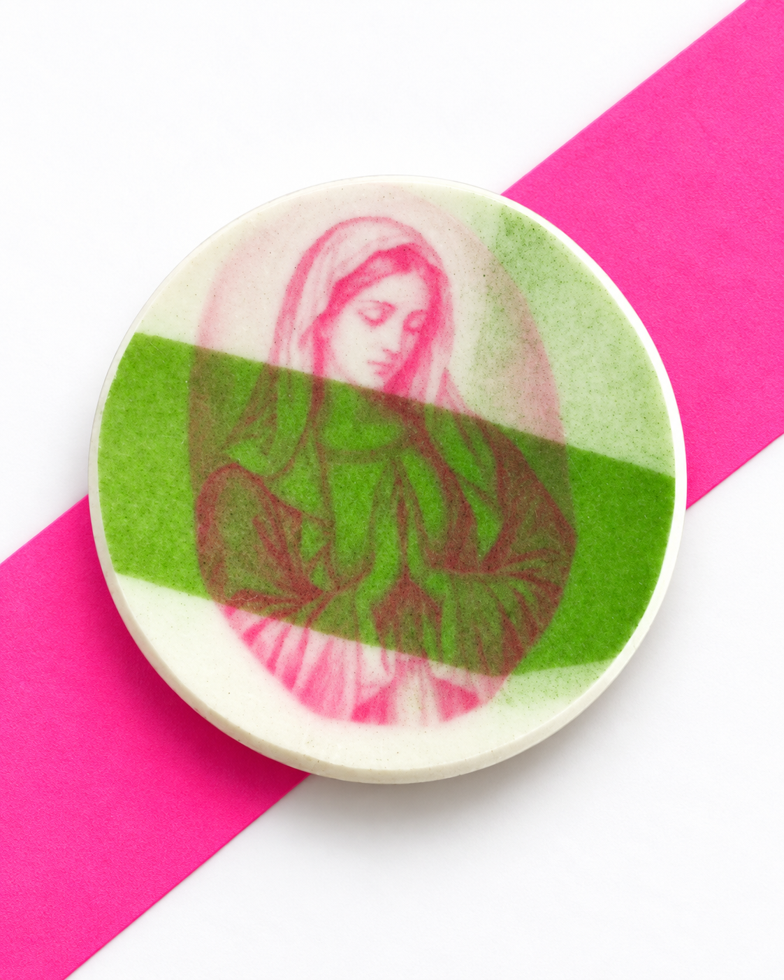 Broche Madone pop , faïence ancienne sérigraphiée