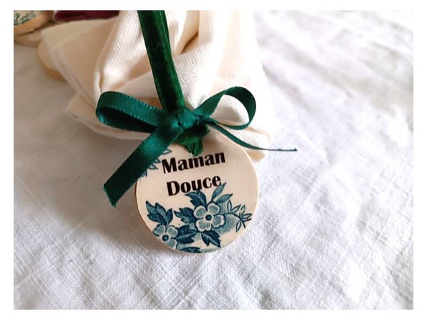 Médaillon " maman douce " , faïence Saint Amand Hamage Marie-Louise, bleue