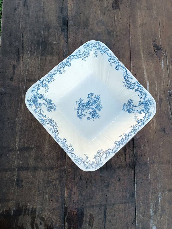 Grand saladier carré , Gien décor Baroque bleu , faïence terre de fer