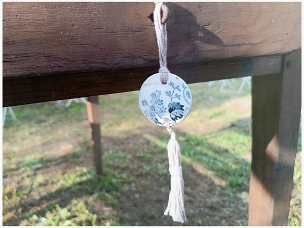 Suspension médaillon pompon, Joinville faïence terre de fer Longwy