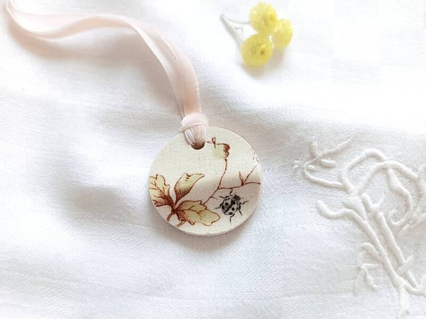 Médaillon  sérigraphié jardin secret #3  faïence anglaise terre de fer