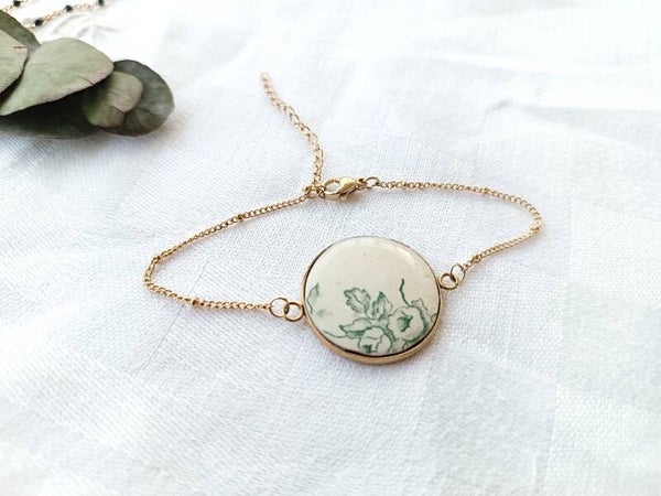 Bracelet Garance , chaînette dorée , faïence terre de fer de Longchamp verte