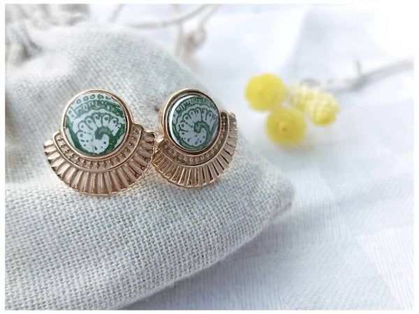 Boucles d'oreilles Doria , clous à franges dorées , faïence italienne verte