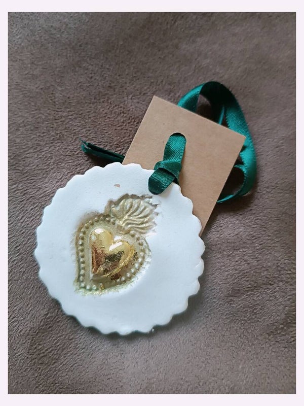 Suspension décorative ex-voto en argile , collection Or végétal