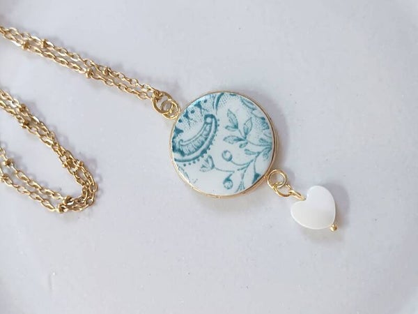 Collier Magda , Faïence de saint-Amand recyclée, terre de fer, doré cœur nacre