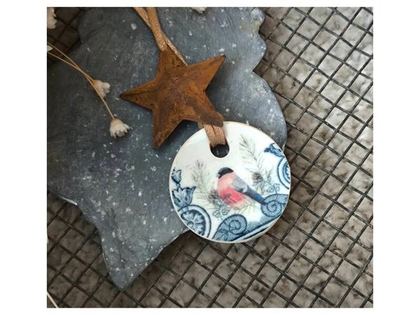 Collection Petites bêtes, médaillon en faïence de Sarreguemines ecyclée, rouge gorge , décoration à suspendre