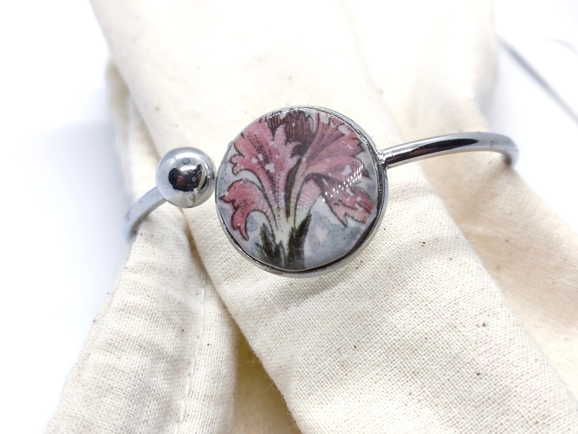 Bracelet jonc argent , Pauline , faïence Onnaing Guirlandes recyclée, oeillets anciens