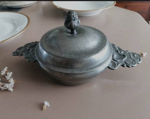 Écuelle à bouillon en étain fin XIXÈME siècle , Baroque