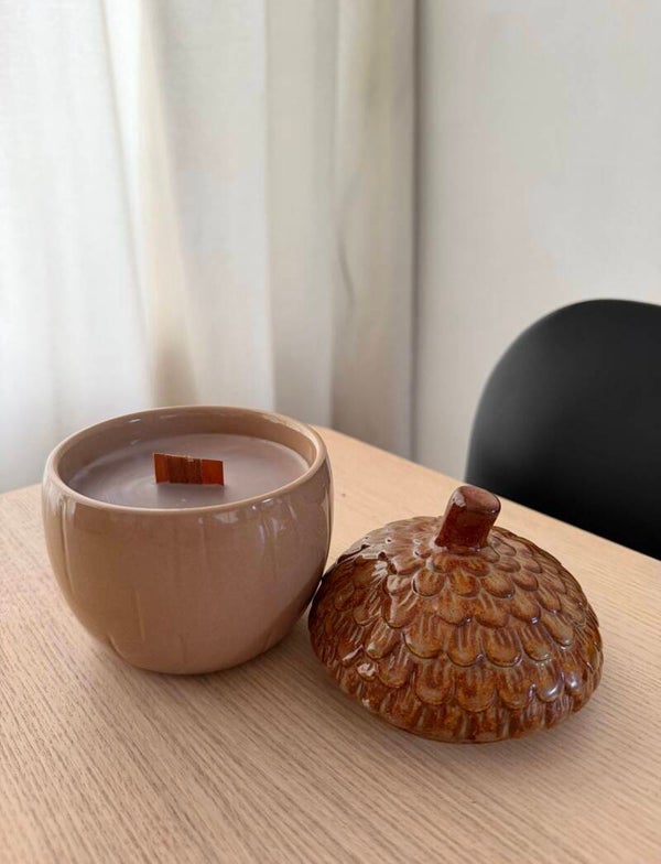 Herfst kaars in eikelvormige pot