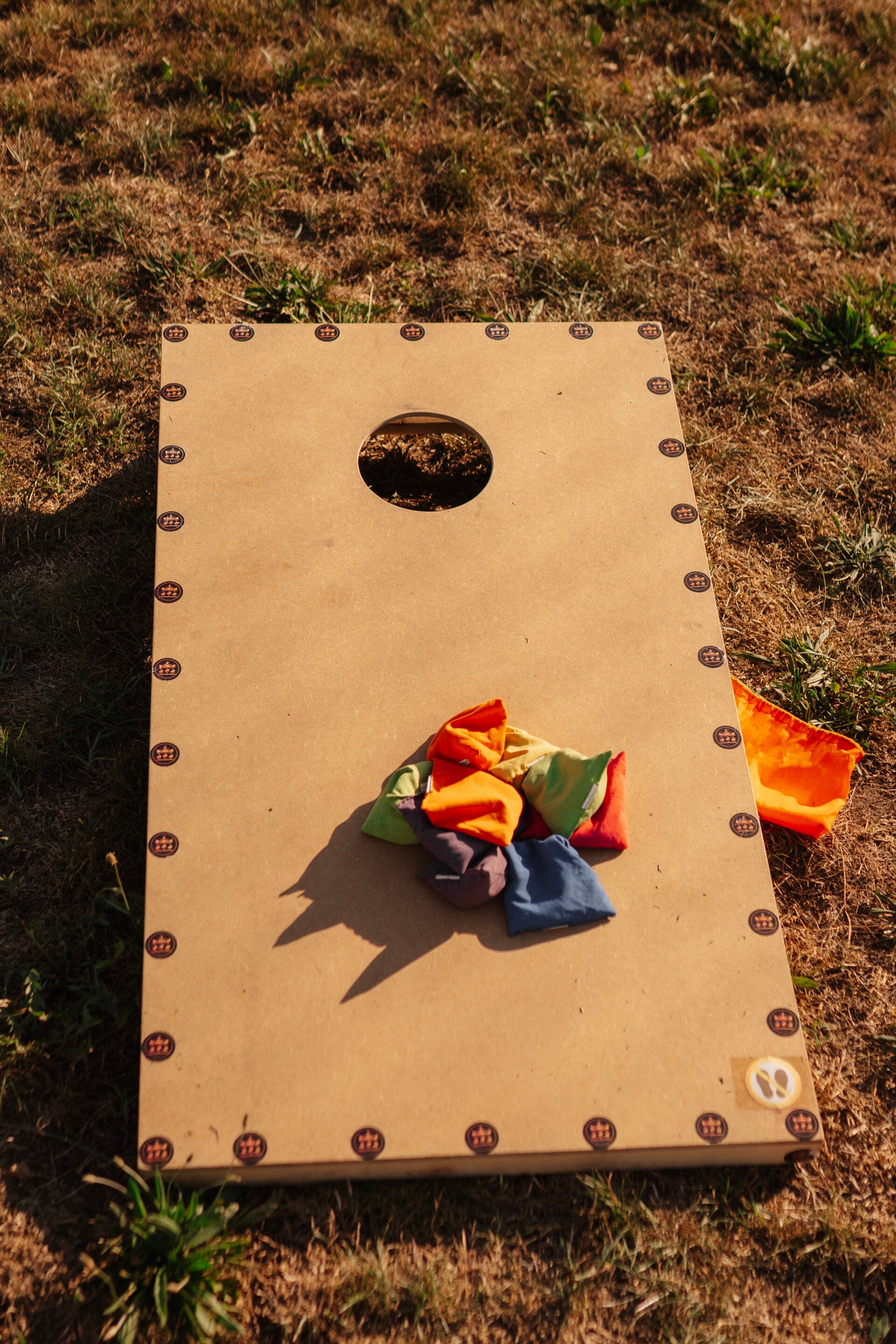 Gra XXL Cornhole podczas pikniku sąsiedzkiego w Kożuchowie – Dziuba.fun